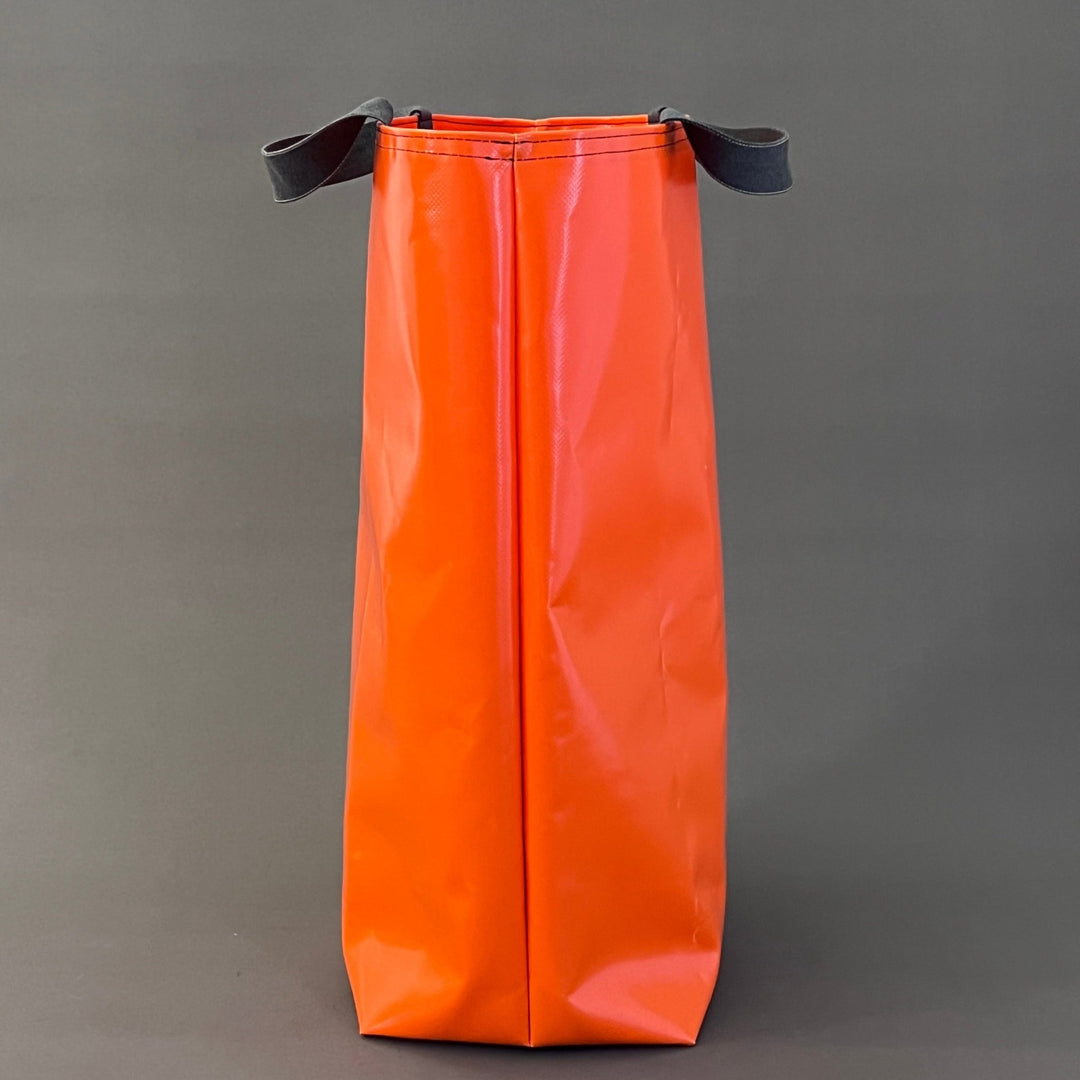 Rago Tasche orange - Detailansicht Tragegriff, Auffahrkeil-Tasche aus LKW-Plane