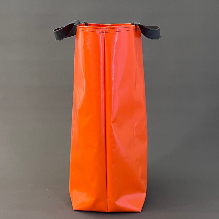 Rago Tasche orange - Detailansicht Tragegriff, Auffahrkeil-Tasche aus LKW-Plane
