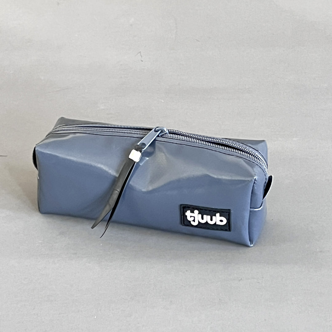 Tatra Federmäppchen anthrazit aus LKW-Plane - Upcycling-Stiftetasche von tjuub