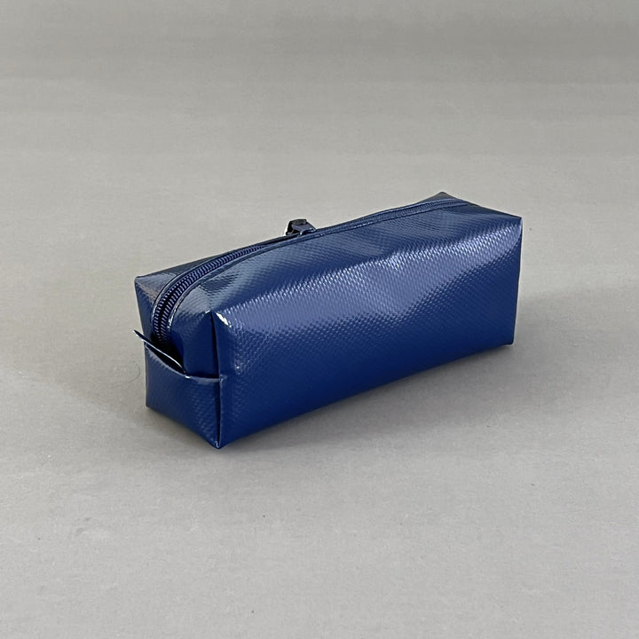 Tatra Federmäppchen dunkelblau aus LKW-Plane - Upcycling-Stiftetasche von tjuub