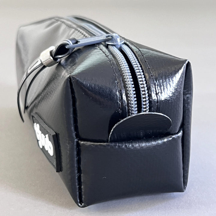 Tatra Federmäppchen schwarz aus LKW-Plane - Upcycling-Stiftetasche von tjuub