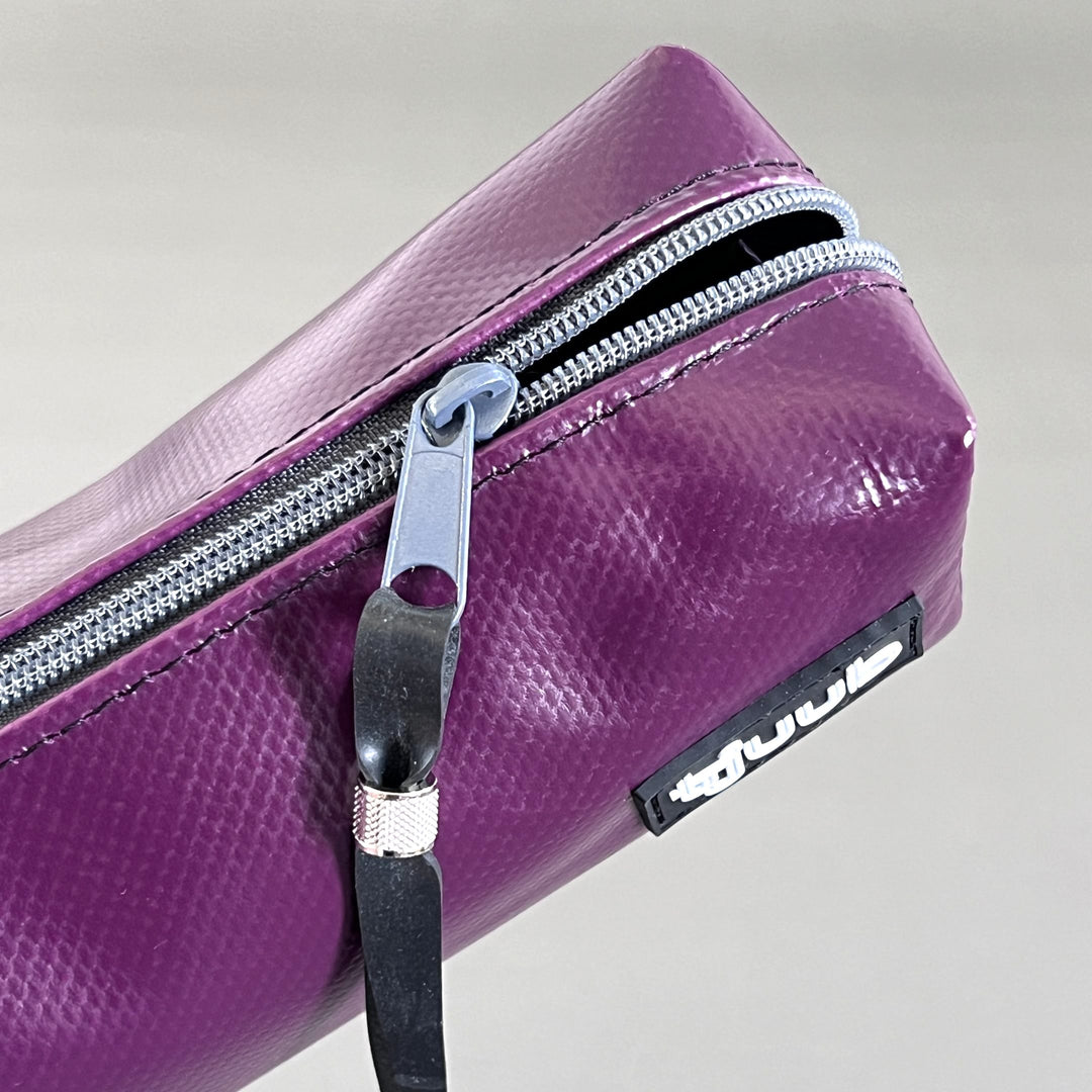 Tatra Federmäppchen violett aus LKW-Plane - Rückseite der Stiftetasche