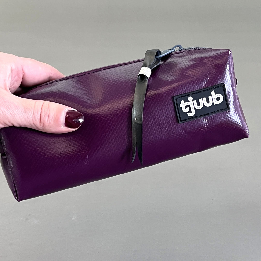 Tatra Federmäppchen violett aus LKW-Plane - Upcycling-Stiftetasche von tjuub