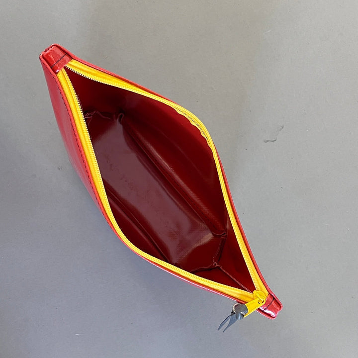 Dalby Kulturbeutel orange aus LKW-Plane - Upcycling-Waschtasche von tjuub