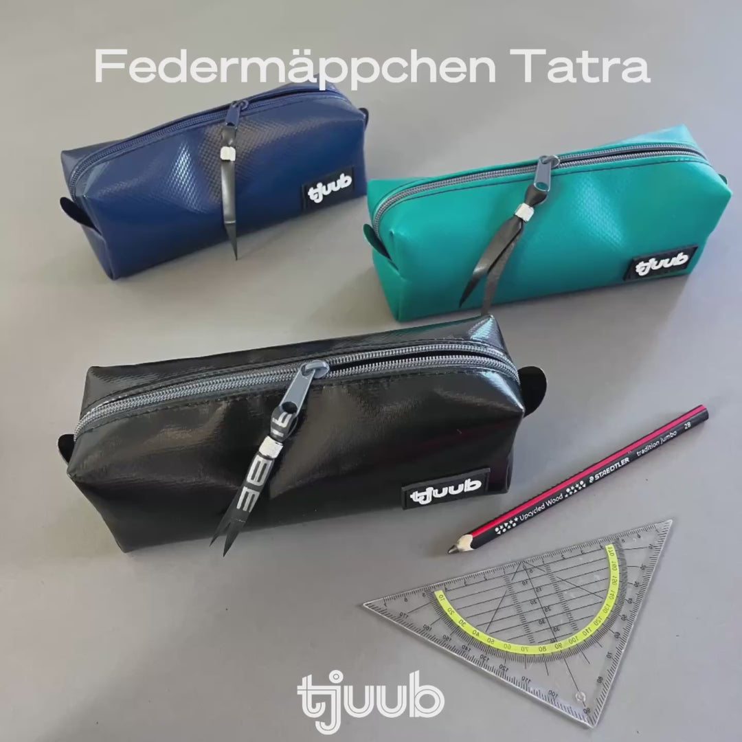 Video: Federmäppchen Tatra aus LKW-Plane in Blau, Türkis und Schwarz mit Stift und Geodreieck.