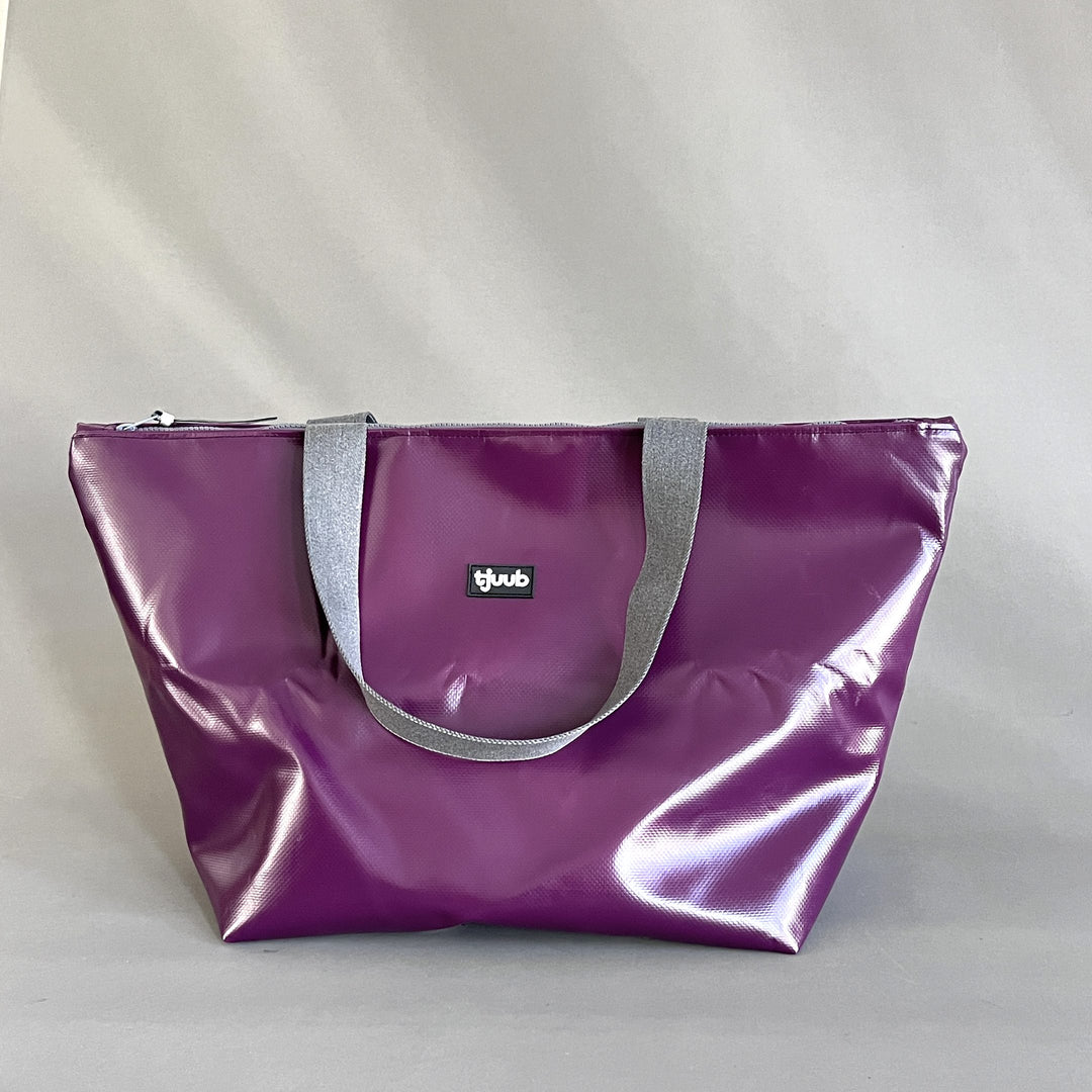 Reisa Reisetasche violett limitiert aus LKW-Plane - Upcycling-Weekender von tjuub
