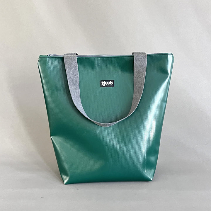 Lassen Tasche dunkelgrün mit Reißverschluss - große Upcycling-Tasche aus LKW-Plane