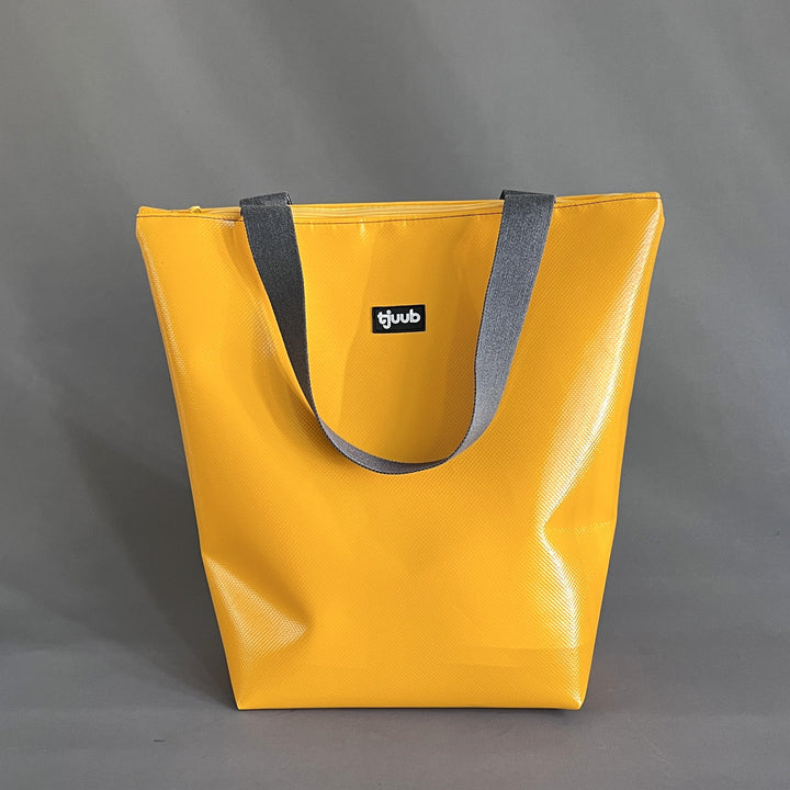 Lassen Tasche gelb mit Reißverschluss - große Upcycling-Tasche aus LKW-Plane