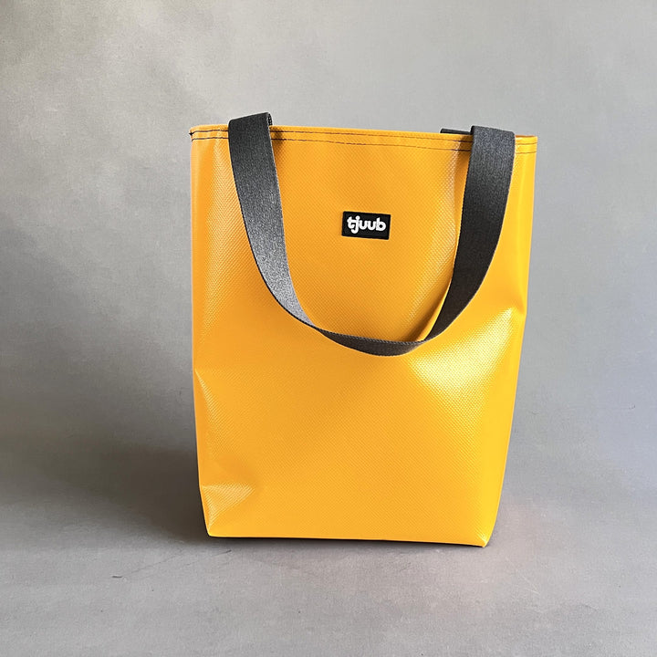 Lassen Tasche gelb ohne Reißverschluss - große Upcycling-Tasche aus LKW-Plane