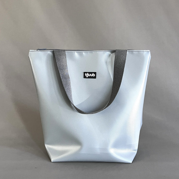 Lassen Tasche grau mit Reißverschluss - große Upcycling-Tasche aus LKW-Plane