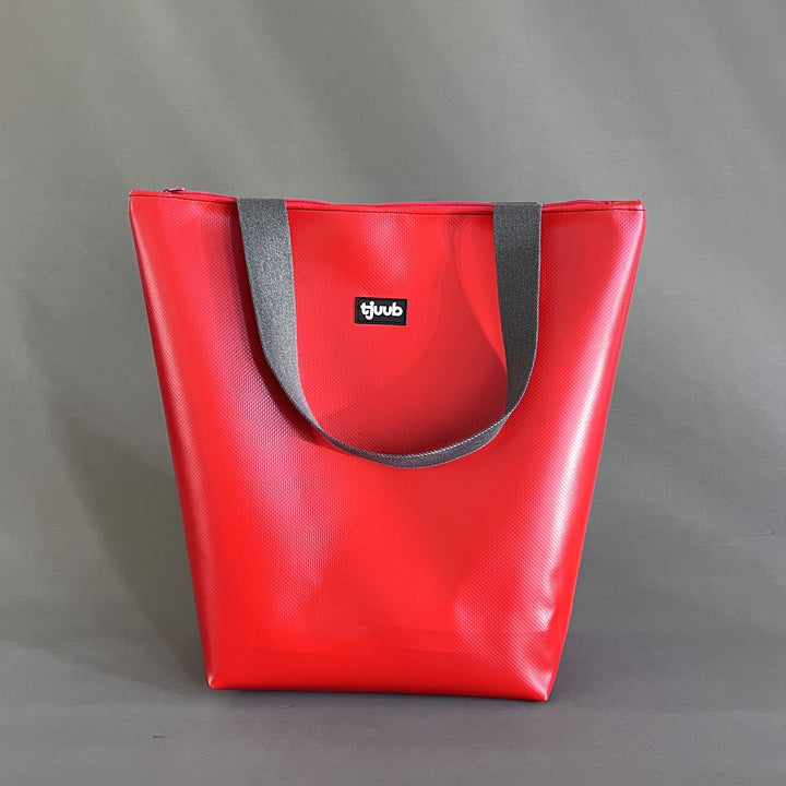 Lassen Tasche rot mit Reißverschluss - große Upcycling-Tasche aus LKW-Plane