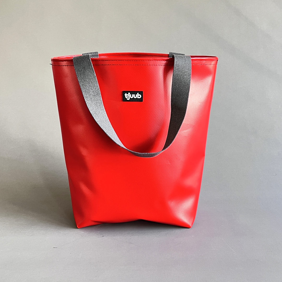 Lassen Tasche rot ohne Reißverschluss - große Upcycling-Tasche aus LKW-Plane