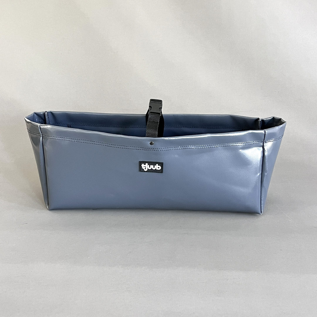 Magnetischer Organizer als Stauraumlösung vor allem zur Aufbewahrung von nassen und dreckigen Schuhen oder Hundezubehör im Campervan.