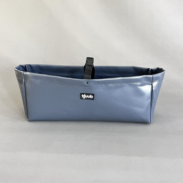 Magnetischer Organizer als Stauraumlösung vor allem zur Aufbewahrung von nassen und dreckigen Schuhen oder Hundezubehör im Campervan.
