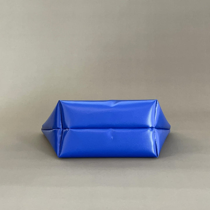 Sila Tasche königsblau mit Reißverschluss - Blick in das Innenfach der Planentasche