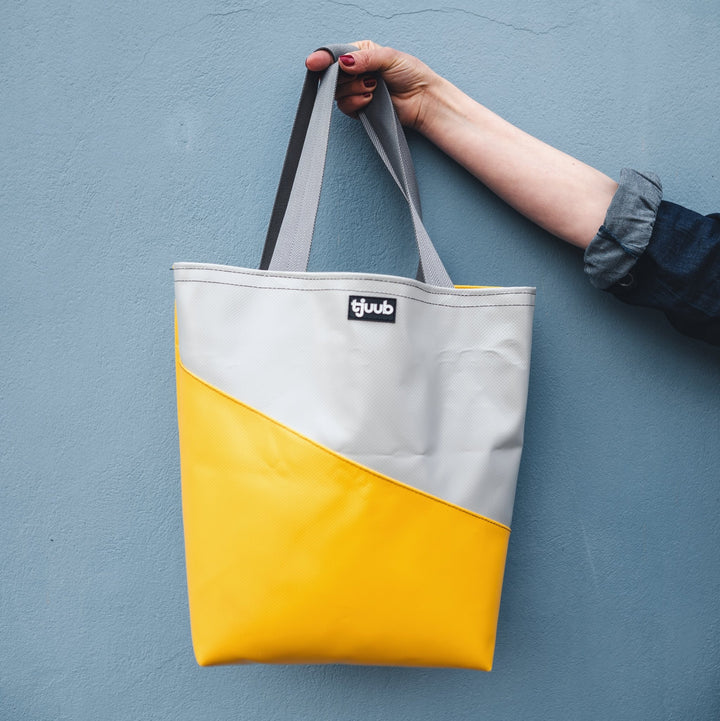 Lassen grosse Tasche aus LKW-Plane Detailansicht - upcycling Tasche von tjuub